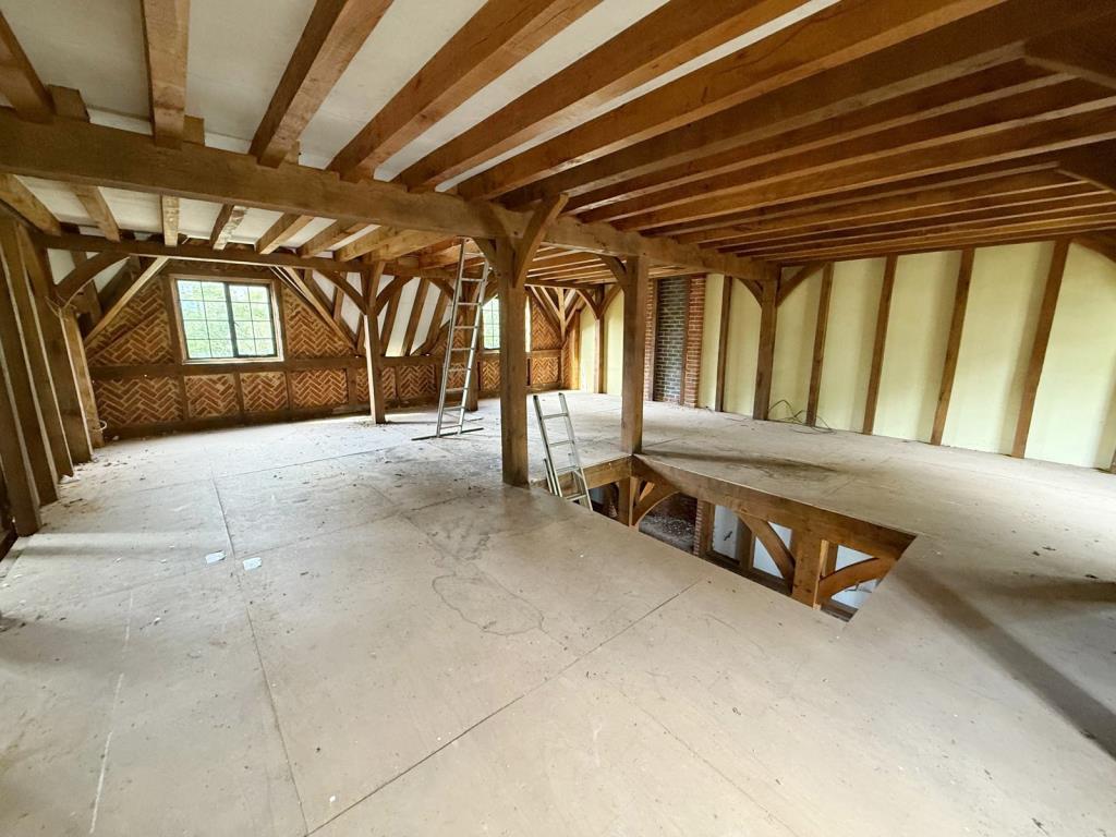 Lot: 135 - TUDOR STYLE HOUSE IN NEED OF COMPLETION OCCUPYING OVER TWO ACRES - First floor